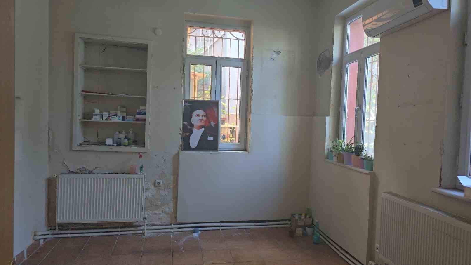 Ereğli’de 90 yıllık sağlık ocağı yıkılıyor 
