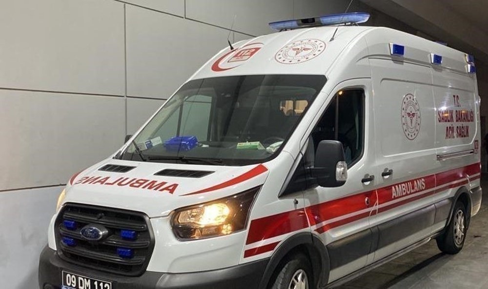 Sürücüsünün direksiyon hakimiyetini kaybettiği otomobil takla attı: 4 yaralı