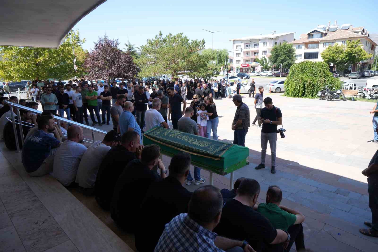Motosiklet kazasında vefat eden motosiklet camiasının sevilen ismi son yolculuğuna uğurlandı 