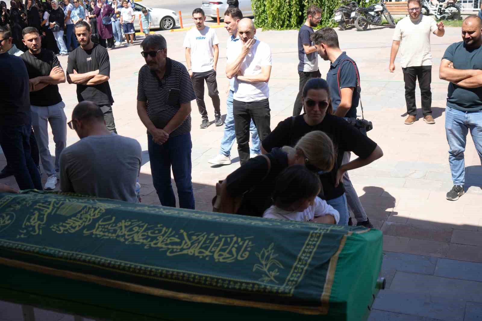 Motosiklet kazasında vefat eden motosiklet camiasının sevilen ismi son yolculuğuna uğurlandı 