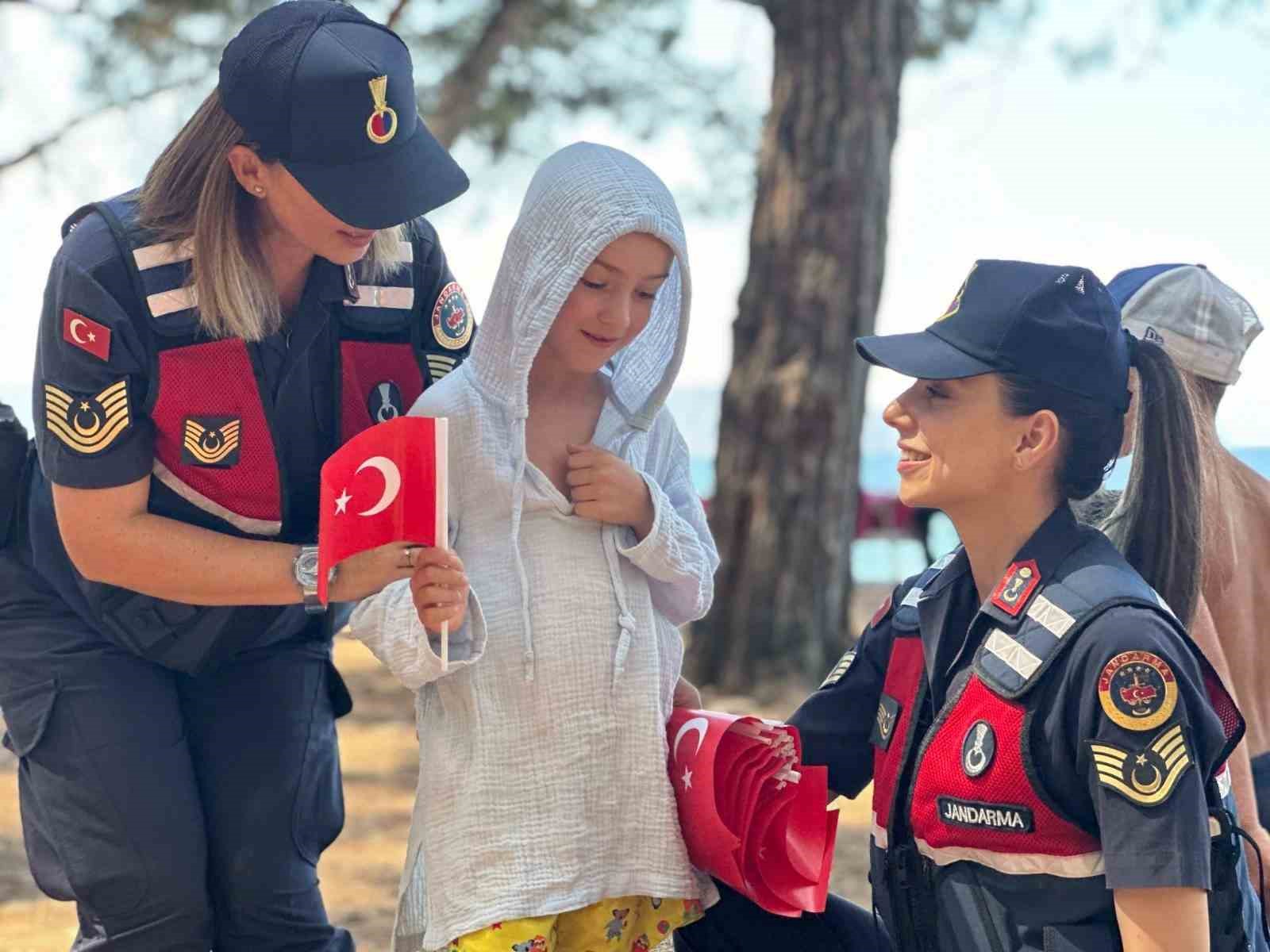 Kuşadası’nda jandarmadan KADES bilgilendirmesi 