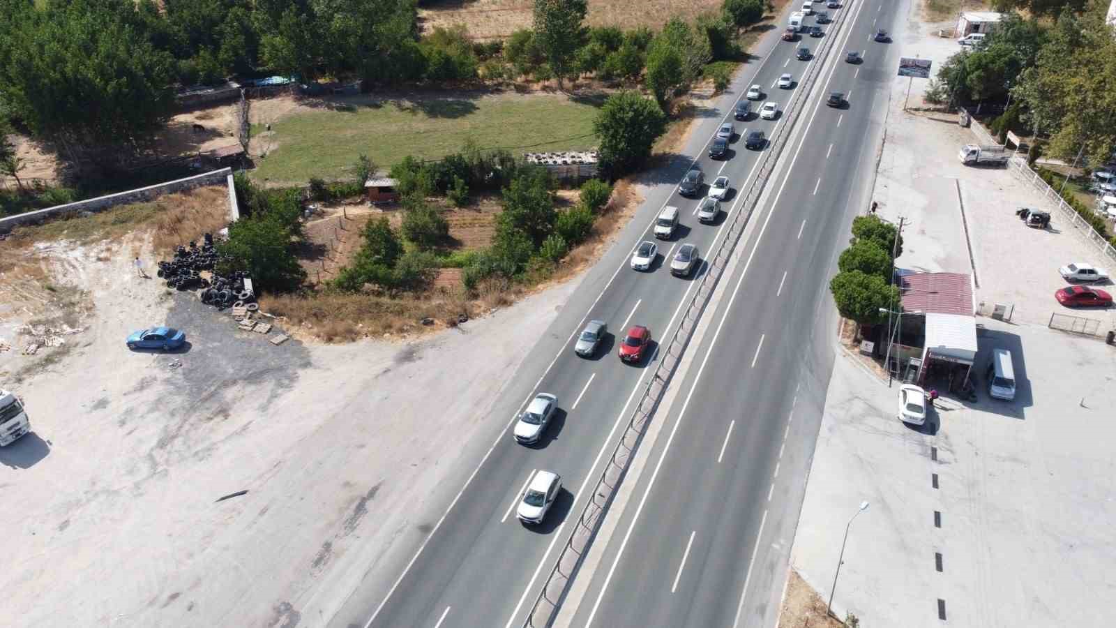 Balıkesir’de yaz tatili bitti, trafik yoğunluğu başladı 