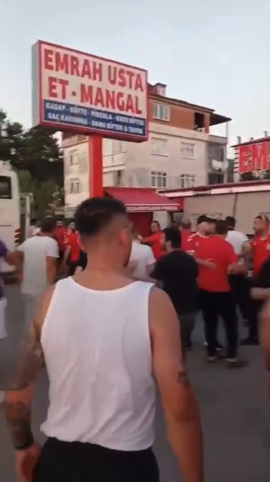 Samsunspor taraftarlarının mola verdiği restoranda silahlı kavga: 4 yaralı 