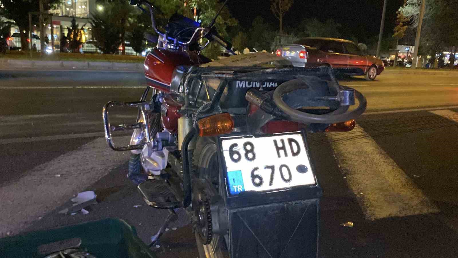 Otomobil motosiklete çarptı: 1 yaralı 