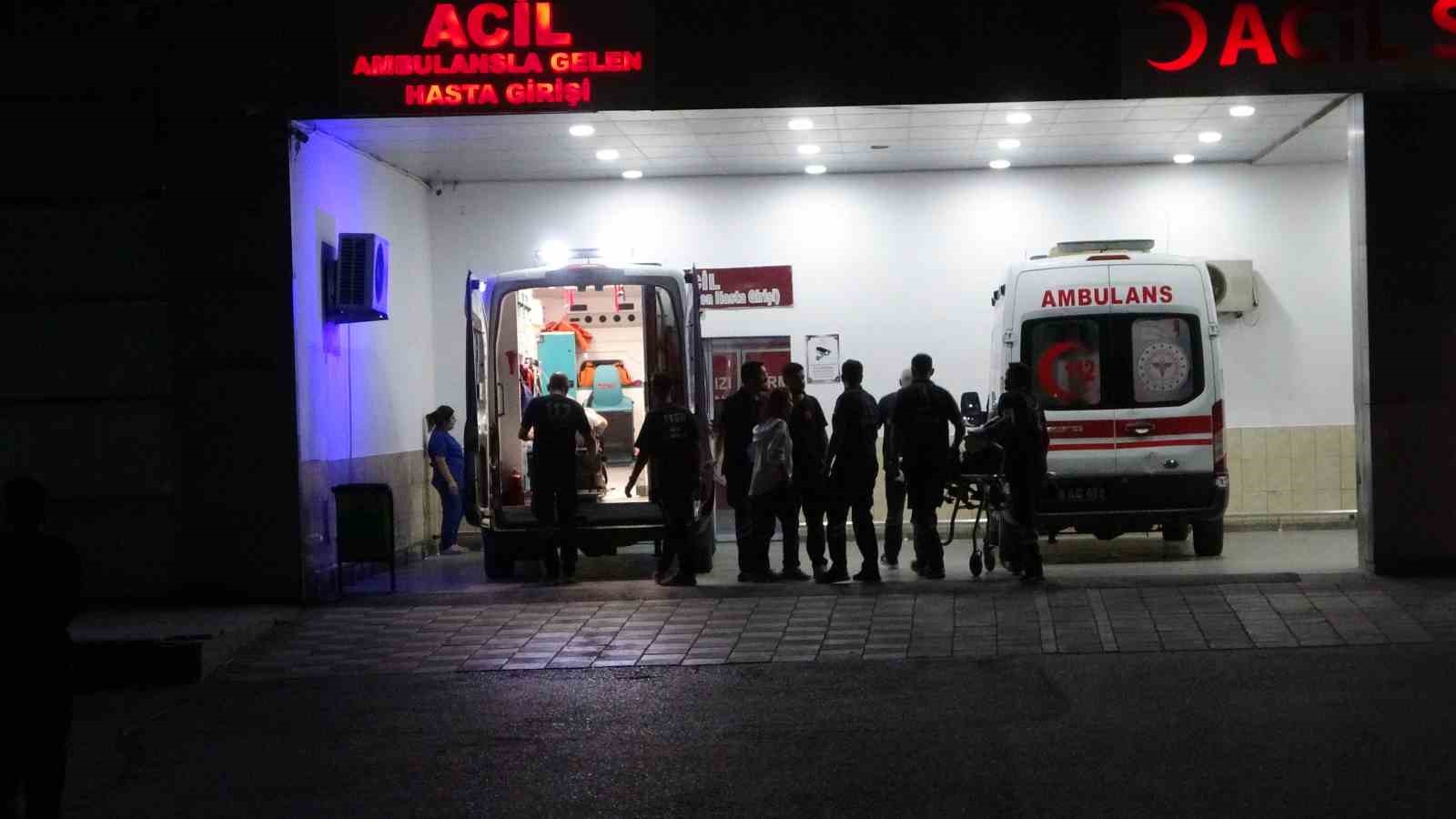 Husumetlilerin silahlı ve bıçaklı kavgasında 3 kişi yaralandı