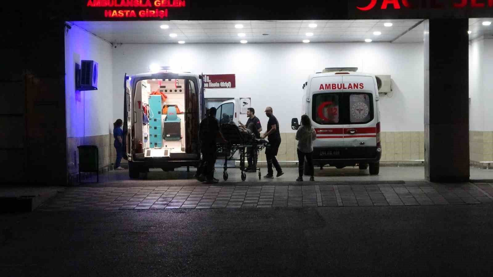 Husumetlilerin silahlı ve bıçaklı kavgasında 3 kişi yaralandı 
