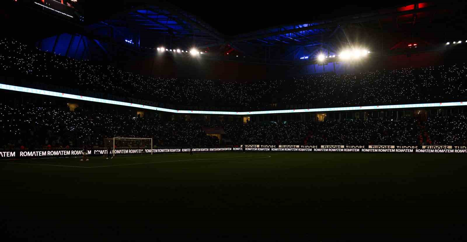 Trendyol Süper Lig: Trabzonspor: 1 - Samsunspor: 0 (İlk yarı)