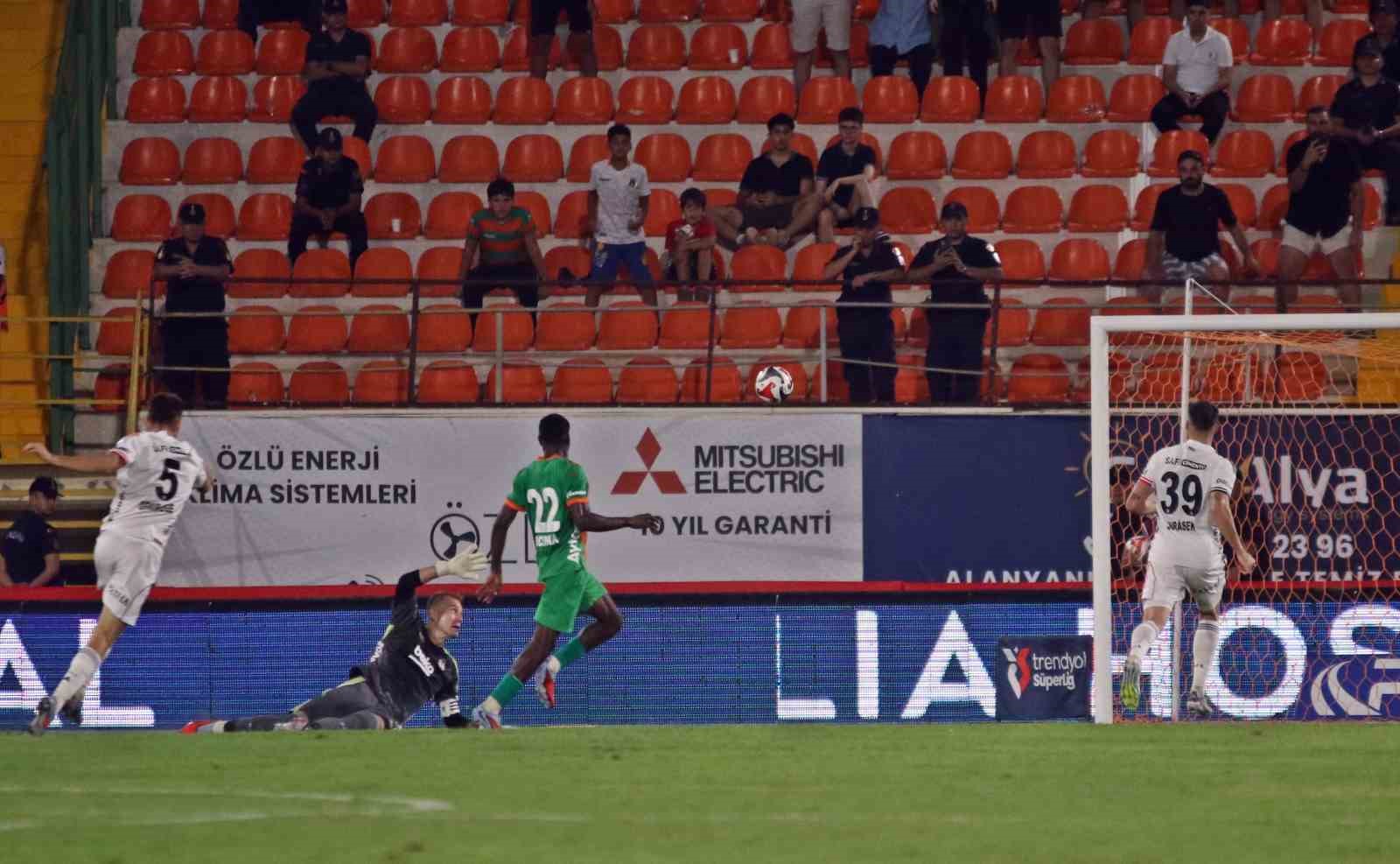 Trendyol Süper Lig: Corendon Alanyaspor: 2 - Beşiktaş 0 (Maç sonucu) 