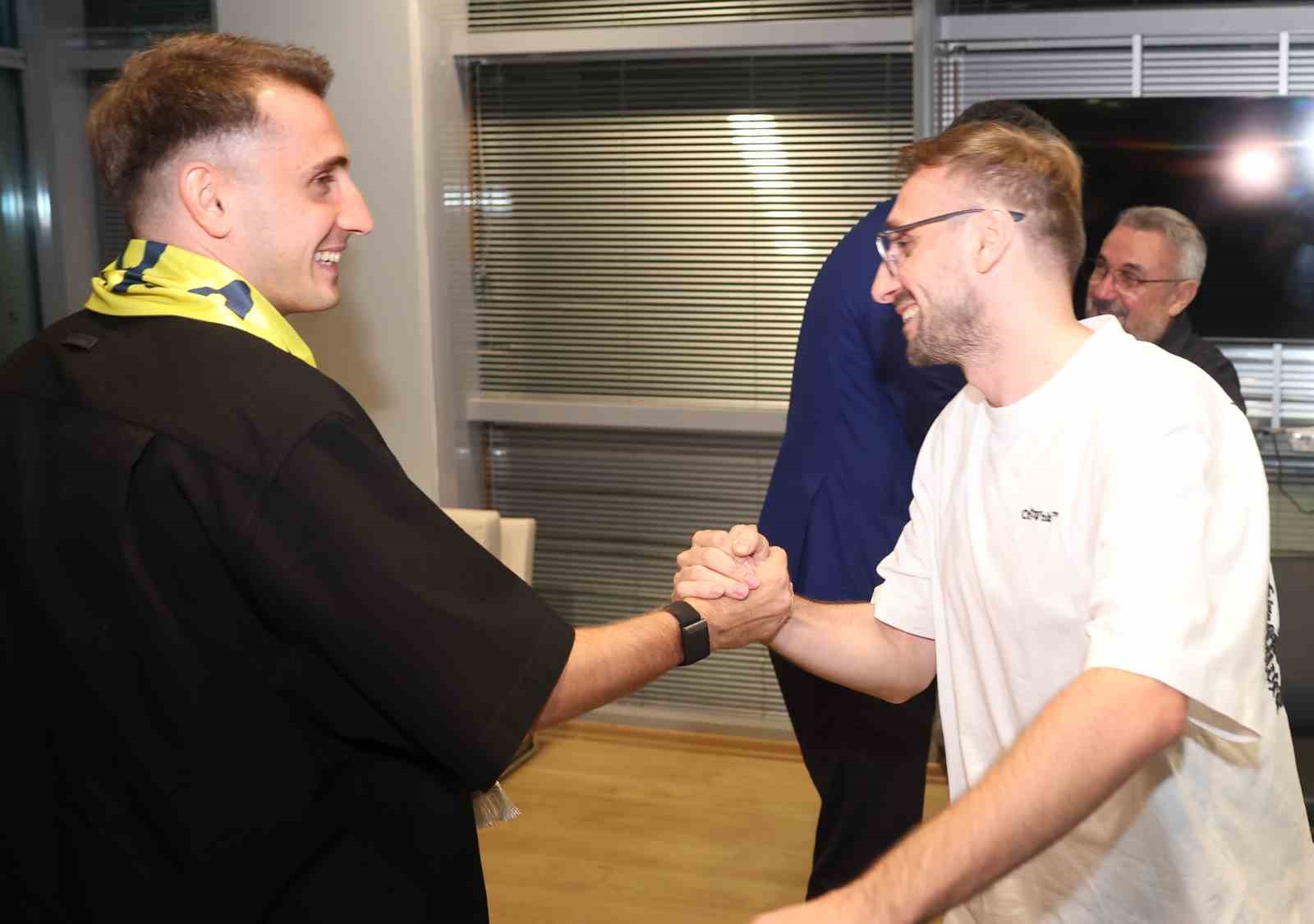 Kerem Aktürkoğlu, Fenerbahçe için İstanbul’da 