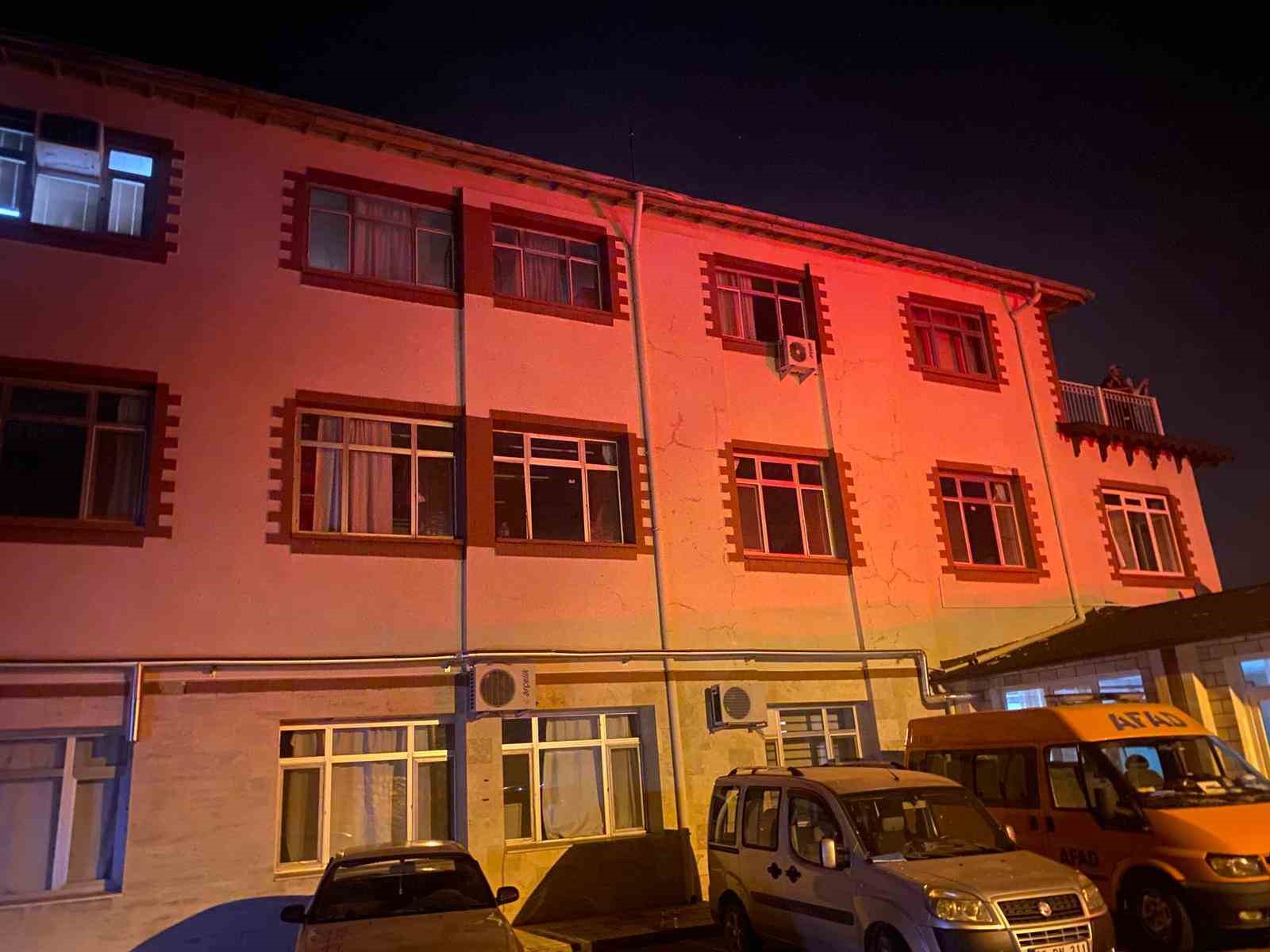 Alevlerin yaklaştığı Buldan’da hastane tahliye edildi 
