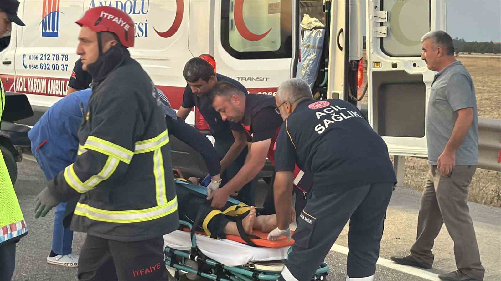 Kastamonu’da otomobil bariyerlere çarptı: 2’si ağır 5 yaralı 