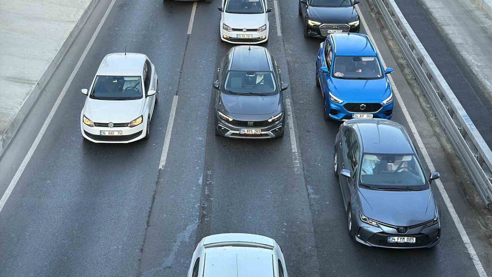 Okullarda uyum haftası başladı, İstanbul’da trafik yoğunluğu oluştu 