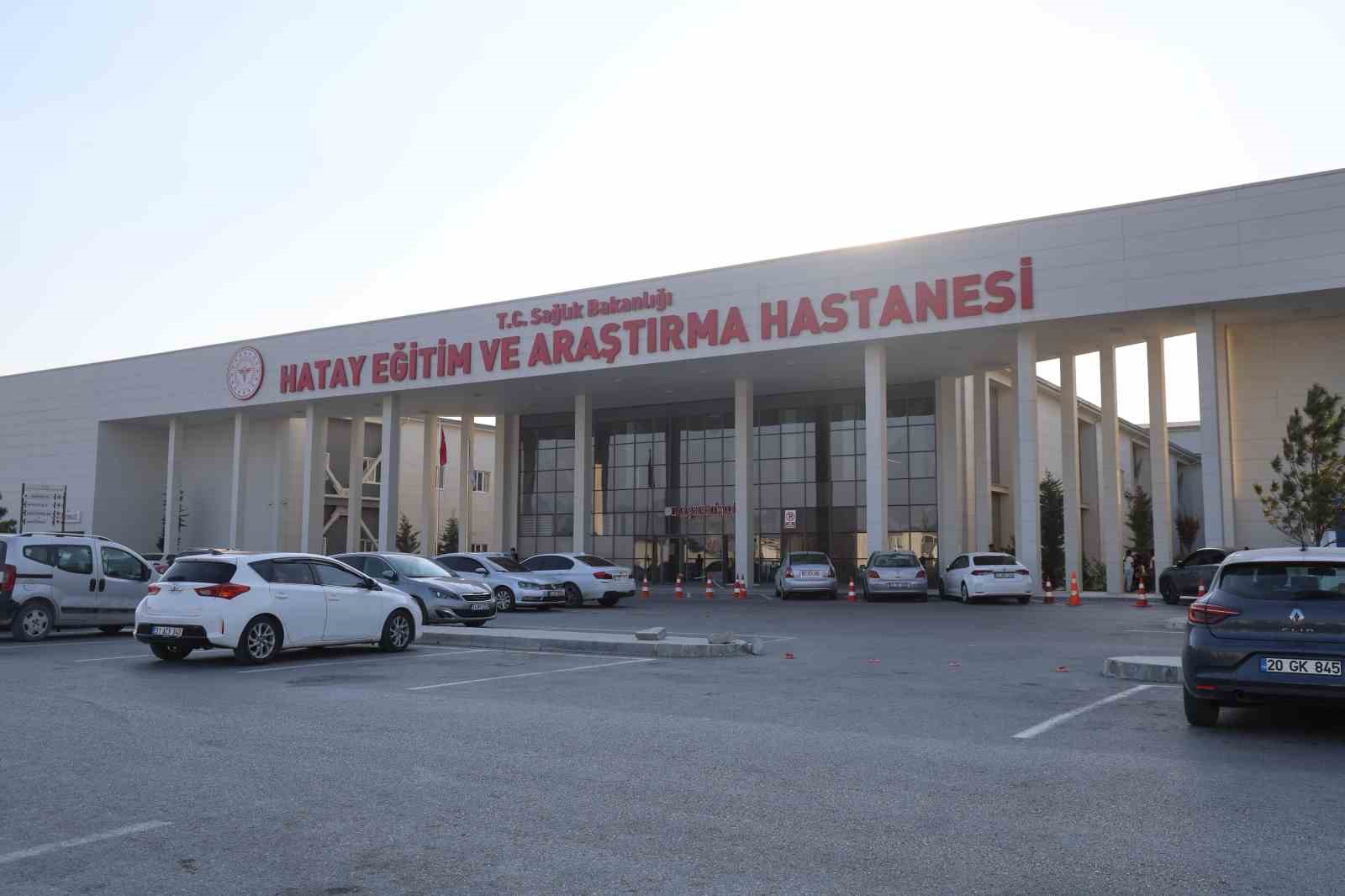 Sinir krizi geçirerek annesini ve babasını döven şahıs, ‘Dur’ ihtarına uymayarak ortalığı savaş alanına çevirdi