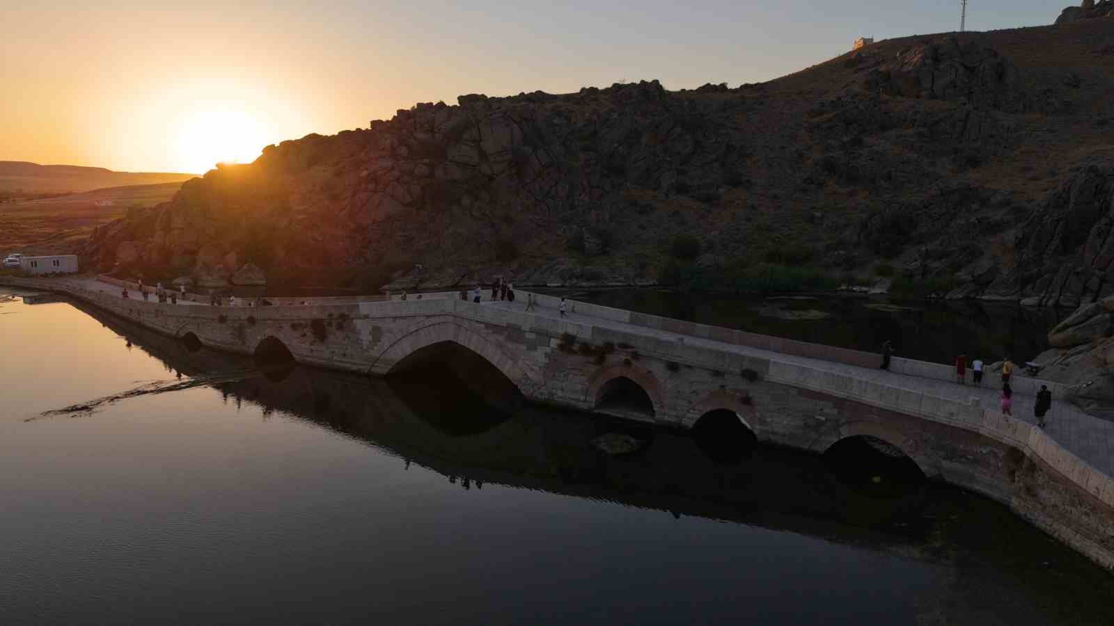 Bozkırın kalbinde huzur dolu tekne turu: Tarih ve doğayla iç içe bir yolculuk 