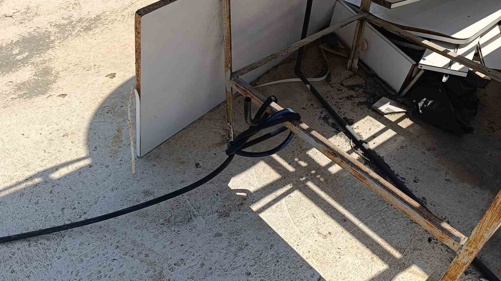 Evde unuttuğu anahtar sonu oldu, çatıdan balkona hortumla inmek isterken hayatını kaybetti 