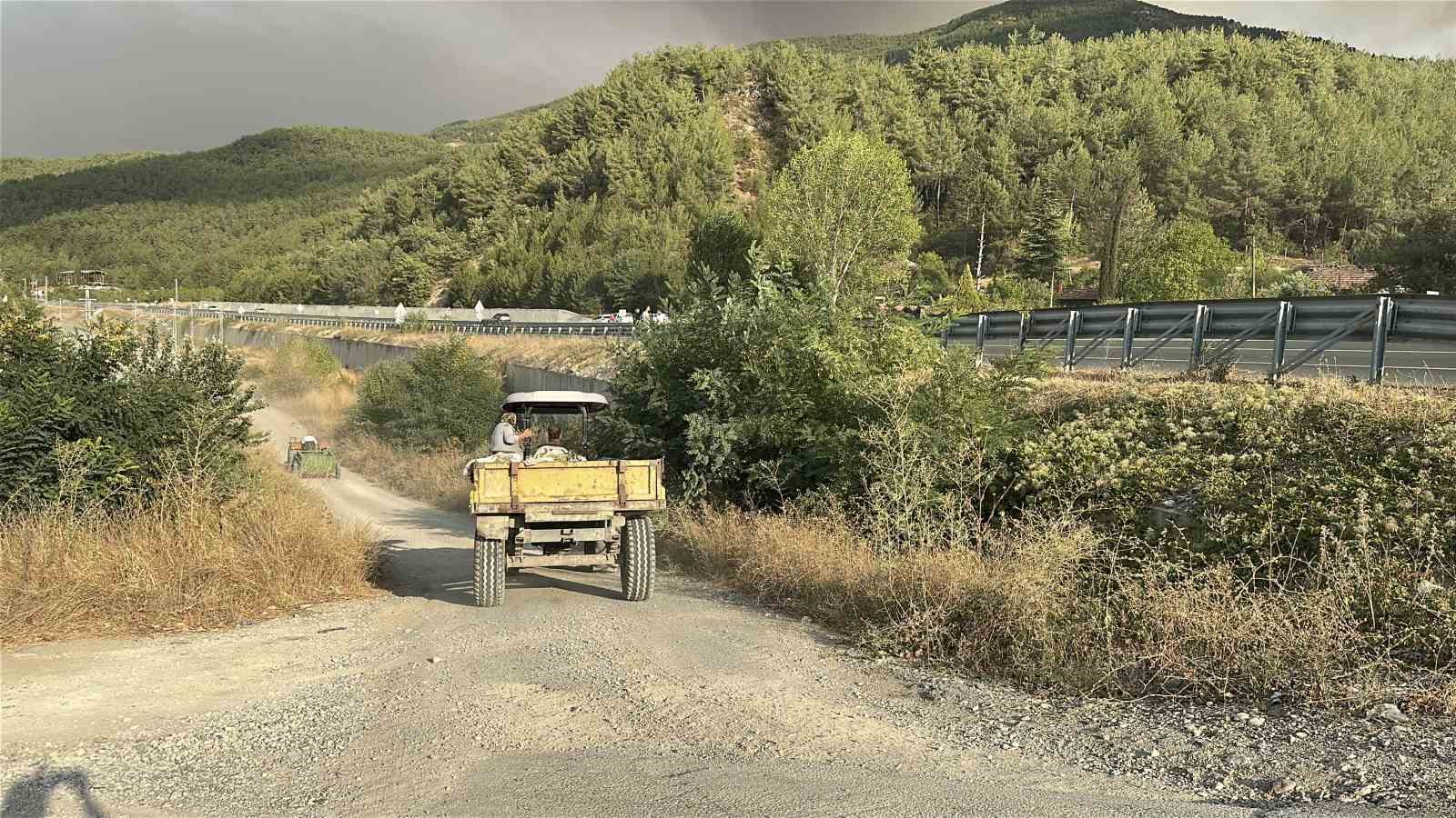 Kastamonu-Karabük sınırındaki iki orman yangını sebebiyle 5 köy tahliye edildi 