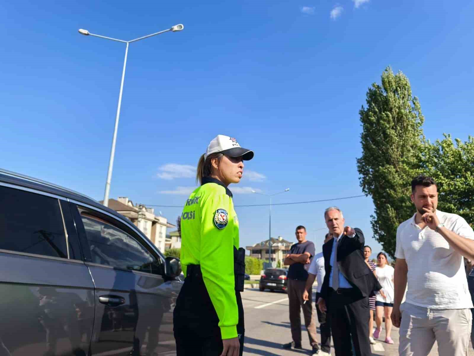 Bursa’da meydana gelen trafik kazasına belediye başkanı müdahale etti 