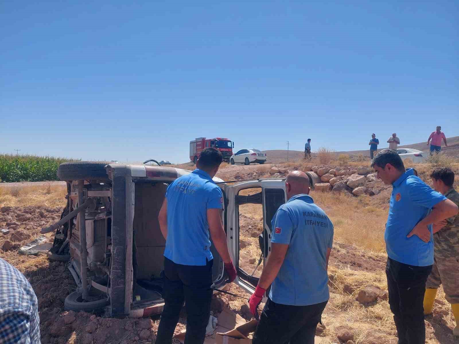 Karaman’da minibüs tarlaya takla attı: 1 yaralı 