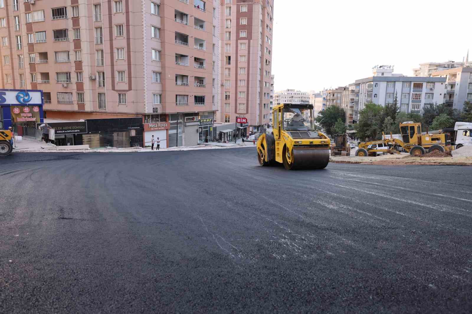 Vali Akkoyun asfalt çalışmalarını yerinde inceledi 