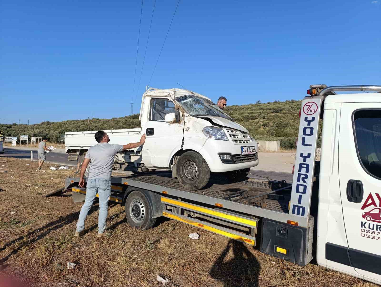 Erdek’te beyaz eşya yüklü kamyonet kaza yaptı, 1 yaralı 