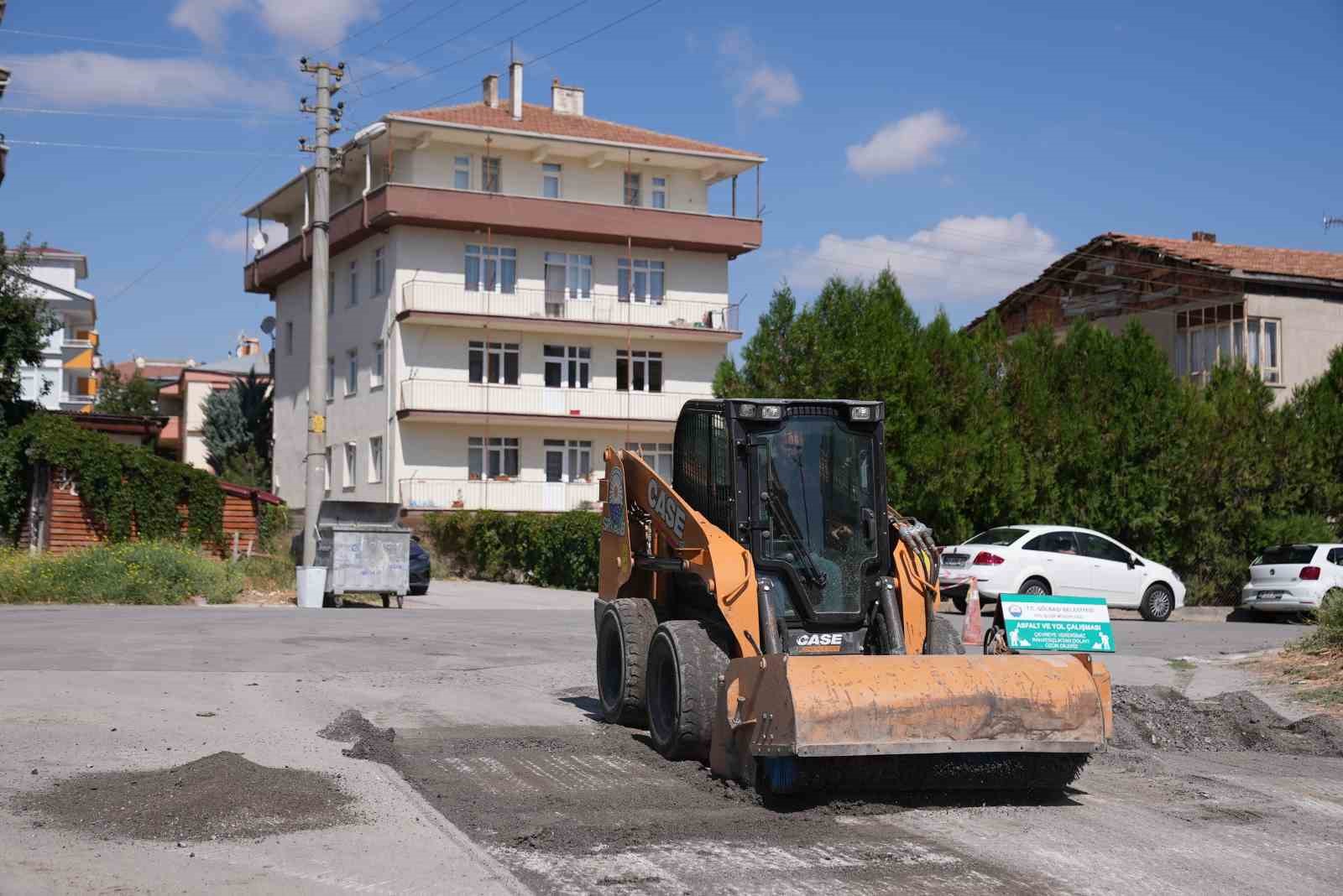Gölbaşı Belediyesi yol çalışmalarına devam ediyor