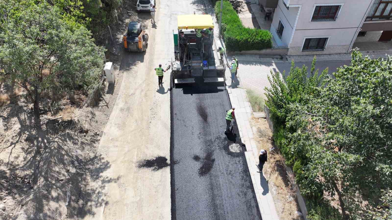 Gölbaşı Belediyesi yol çalışmalarına devam ediyor 