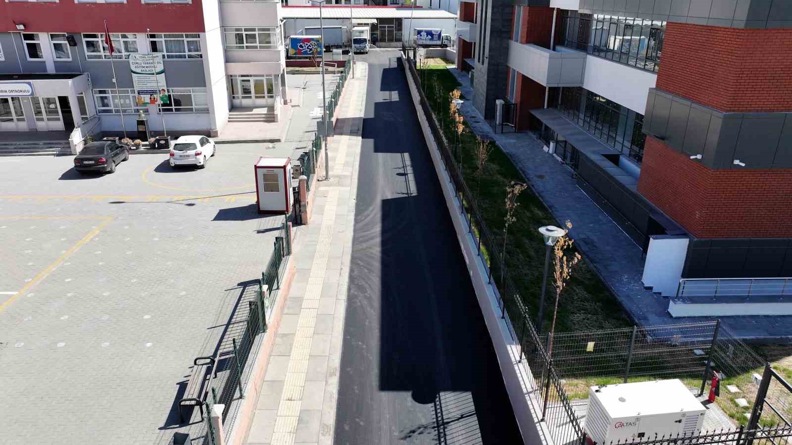 Gölbaşı Belediyesi yol çalışmalarına devam ediyor 