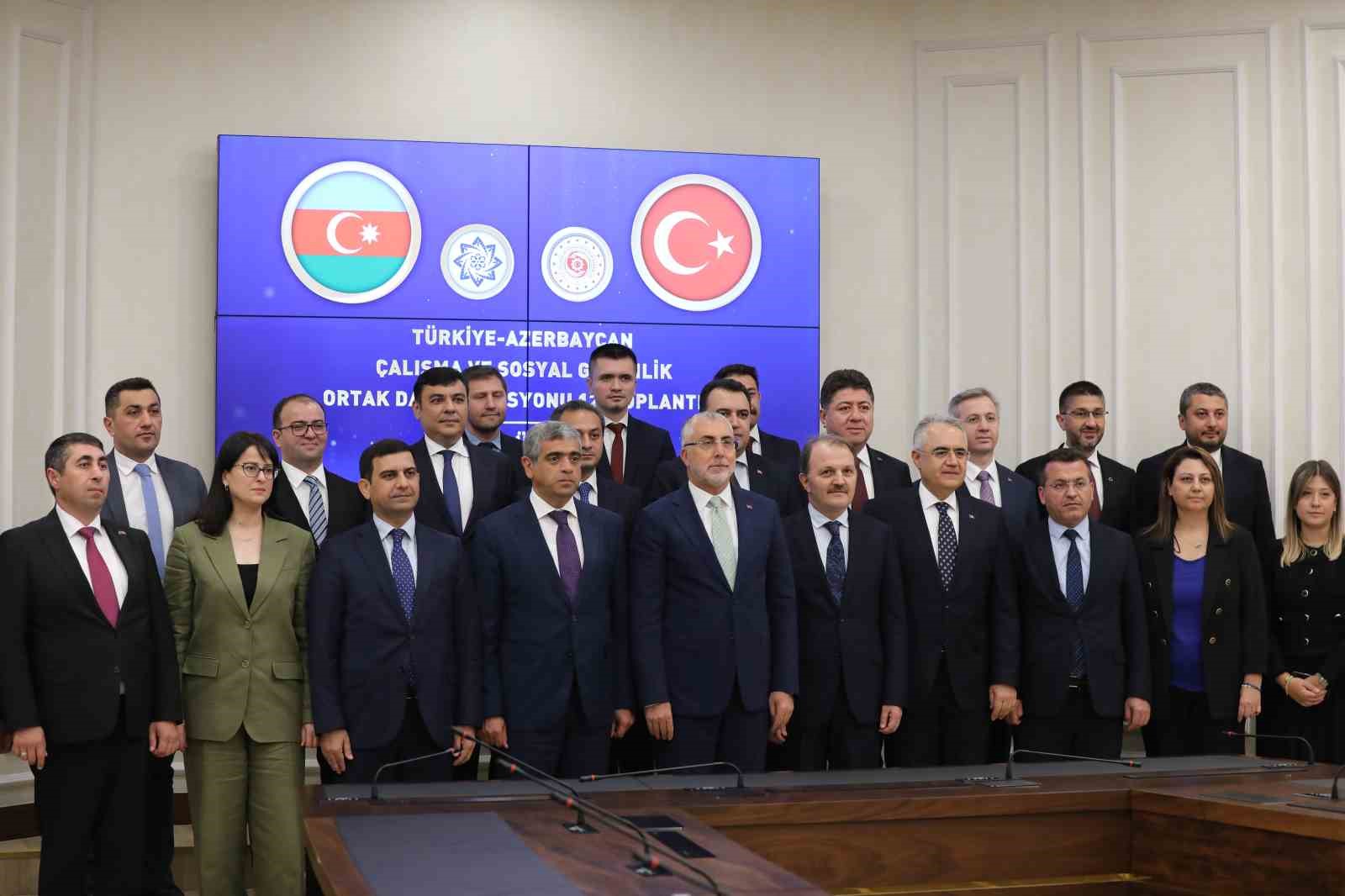 Bakan Işıkhan, Azerbaycan Çalışma ve Halkın Sosyal Koruması Bakanı Aliyev ile bir araya geldi 