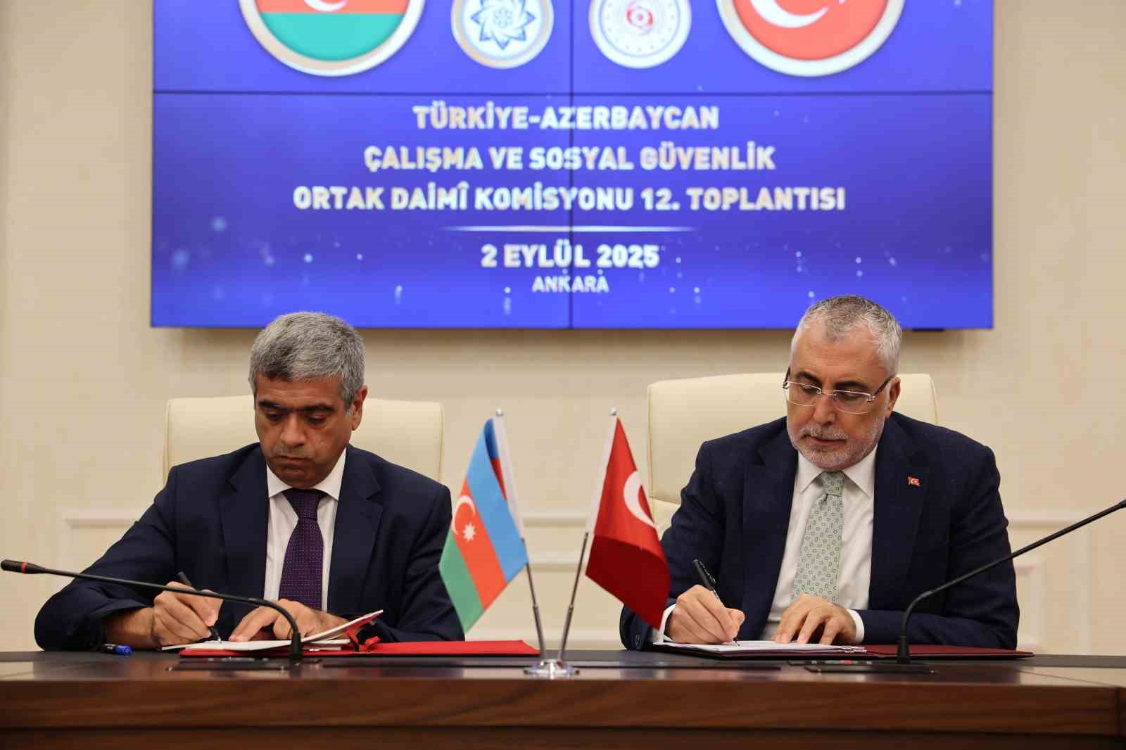 Bakan Işıkhan, Azerbaycan Çalışma ve Halkın Sosyal Koruması Bakanı Aliyev ile bir araya geldi 