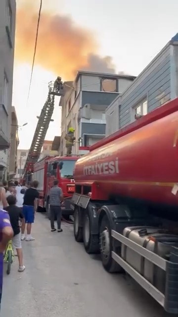 Bursa’da yangın paniği: Anneanne torununu alevlerden böyle kurtardı 