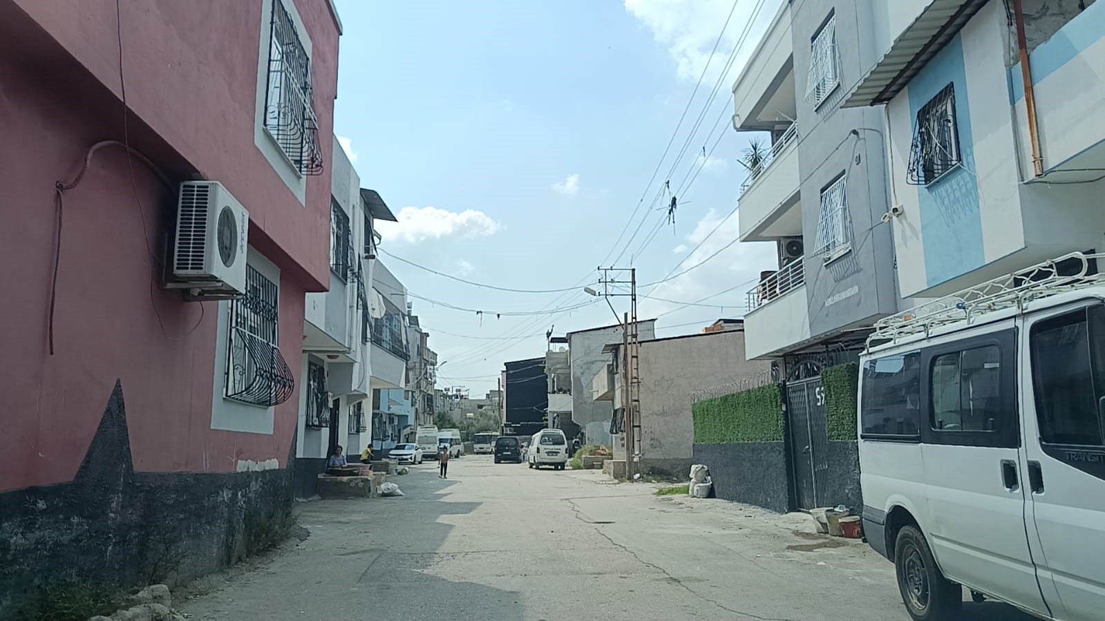Adana’da 17 gün önce yaşanan olayın görüntüleri ortaya çıktı: Şüpheliler polisten kaçarken çocuğa çarpmış 