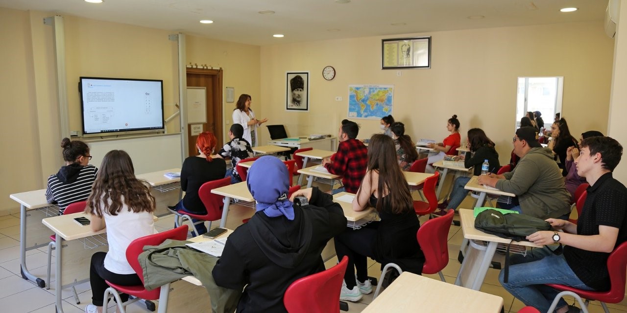 Ataşehir Belediyesi’nden öğrencilere yeni dönemde de tam destek 