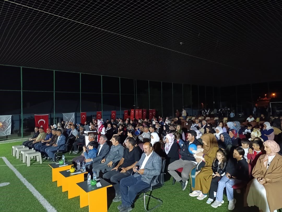 Diyadin’de köy halkına açık hava sineması 