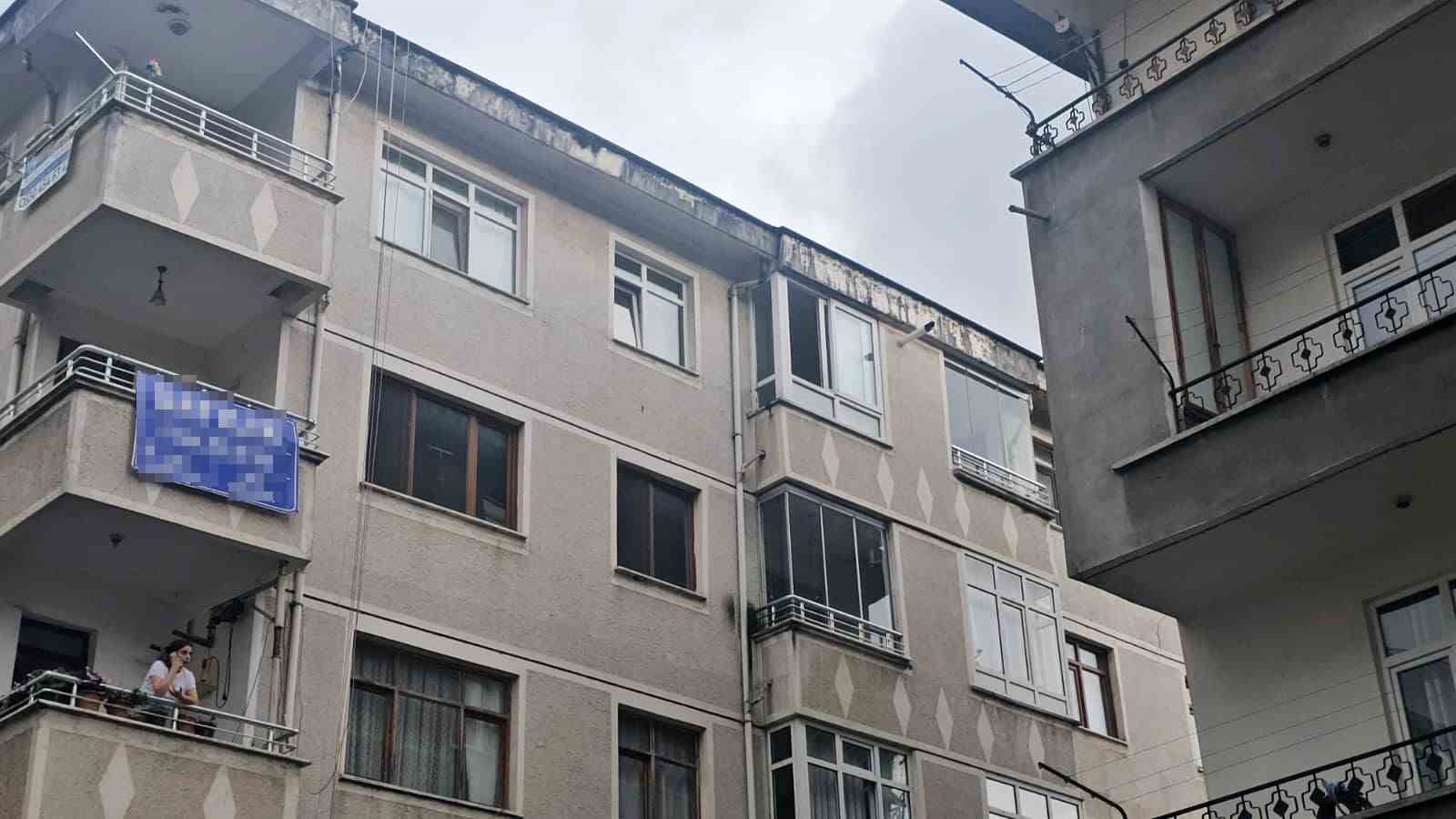 Artvin’de 10 günlük bebek 5. kattan babasının kucağından düşerek hayatını kaybetti 
