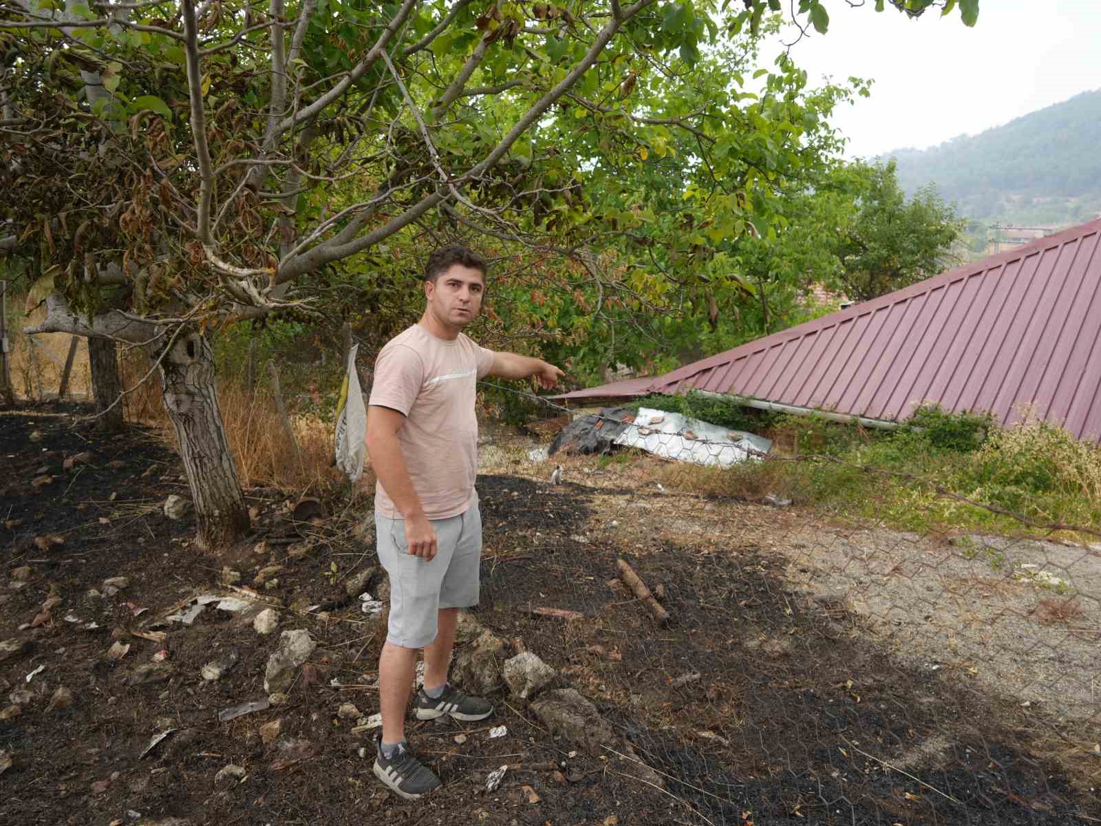 Orman yangının sıçradığı köydeki hasar görüntülendi: Evler metreler kala kül olmaktan kurtarılmış