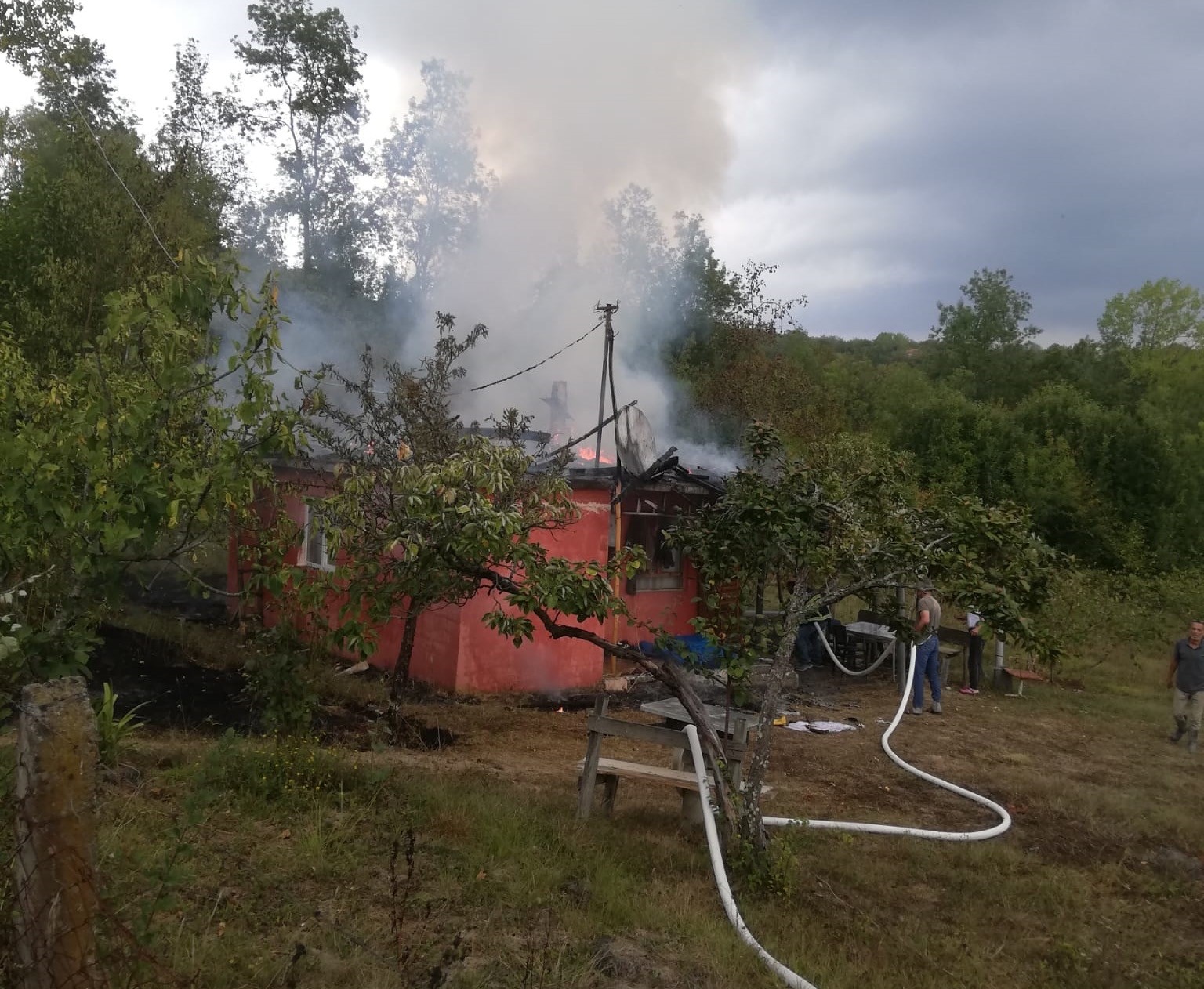 Çaycuma’da bağ evi olarak kullanılan baraka alevlere teslim oldu 