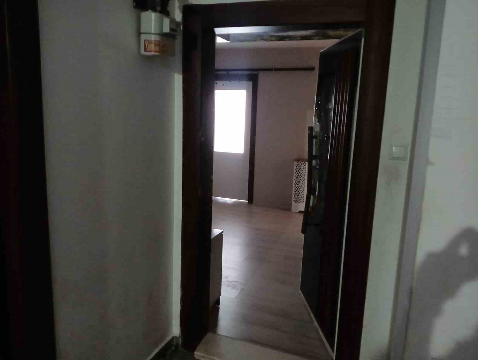 Psikolojik rahatsızlığı olduğu iddia edilen baba iki oğlunu bıçakla yaraladıktan sonra intihara kalkıştı 