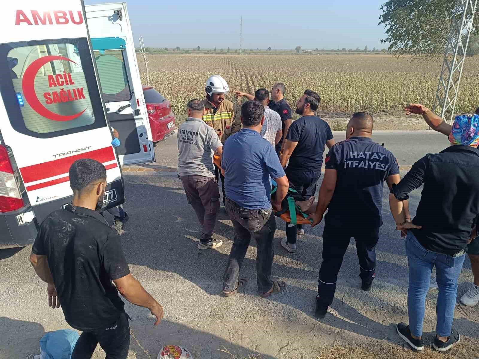 Takla atarak ters dönen hafif ticari araçtaki 7 kişi yaralandı 