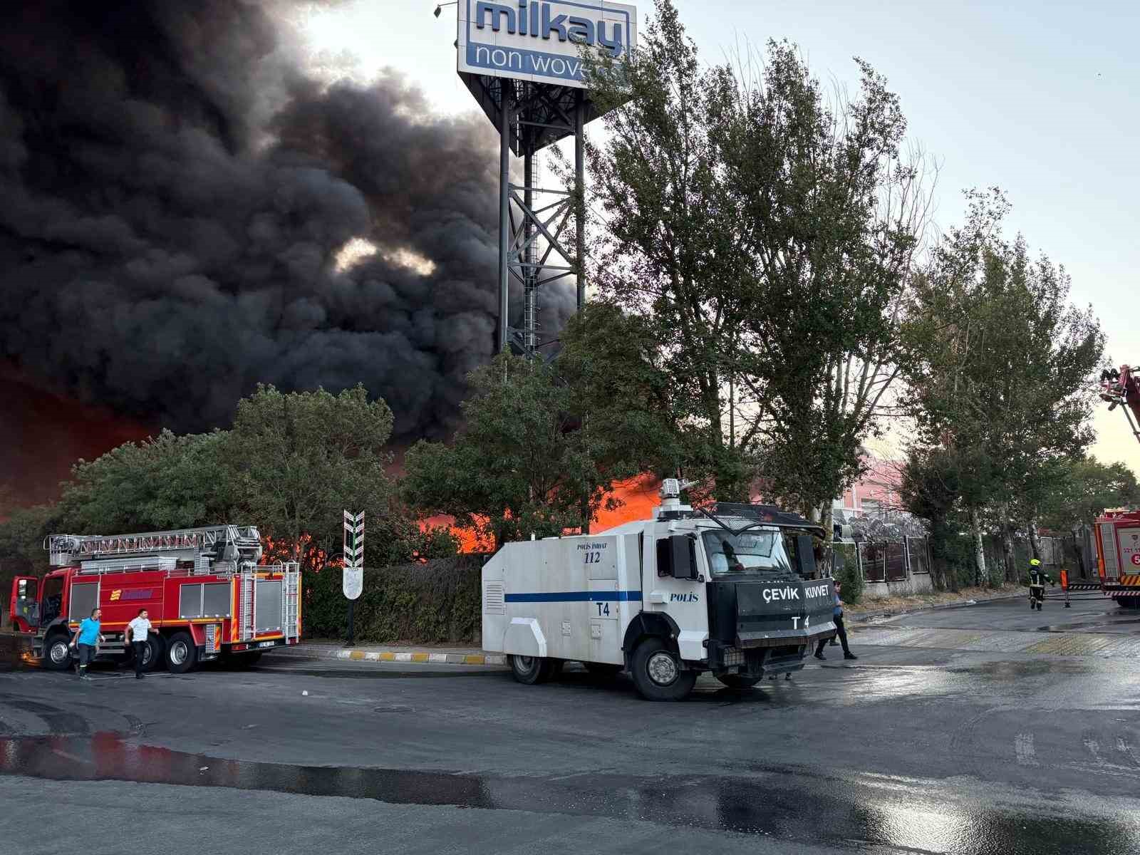 Kayseri’de fabrika yangını: Çok sayıda ekip müdahale ediyor