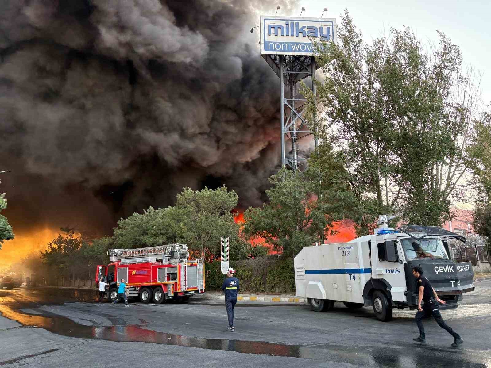 Kayseri’de fabrika yangını: Çok sayıda ekip müdahale ediyor 