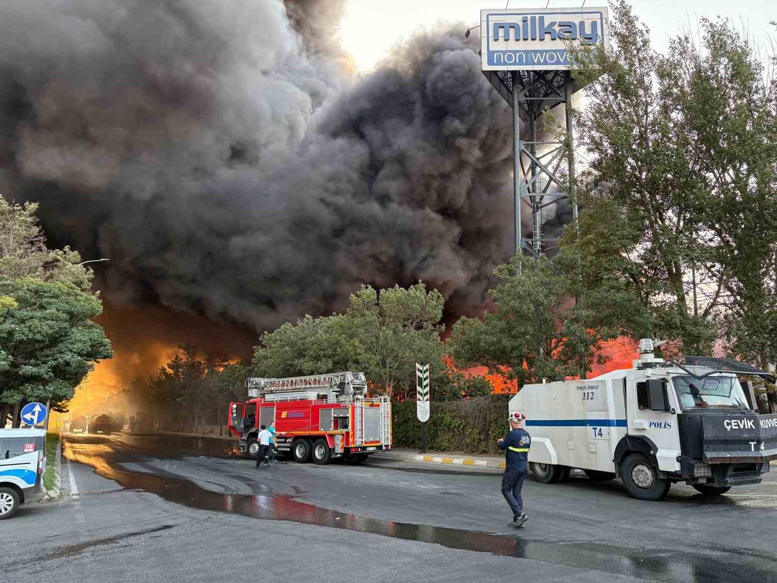 Kayseri’de fabrika yangını: Çok sayıda ekip müdahale ediyor 