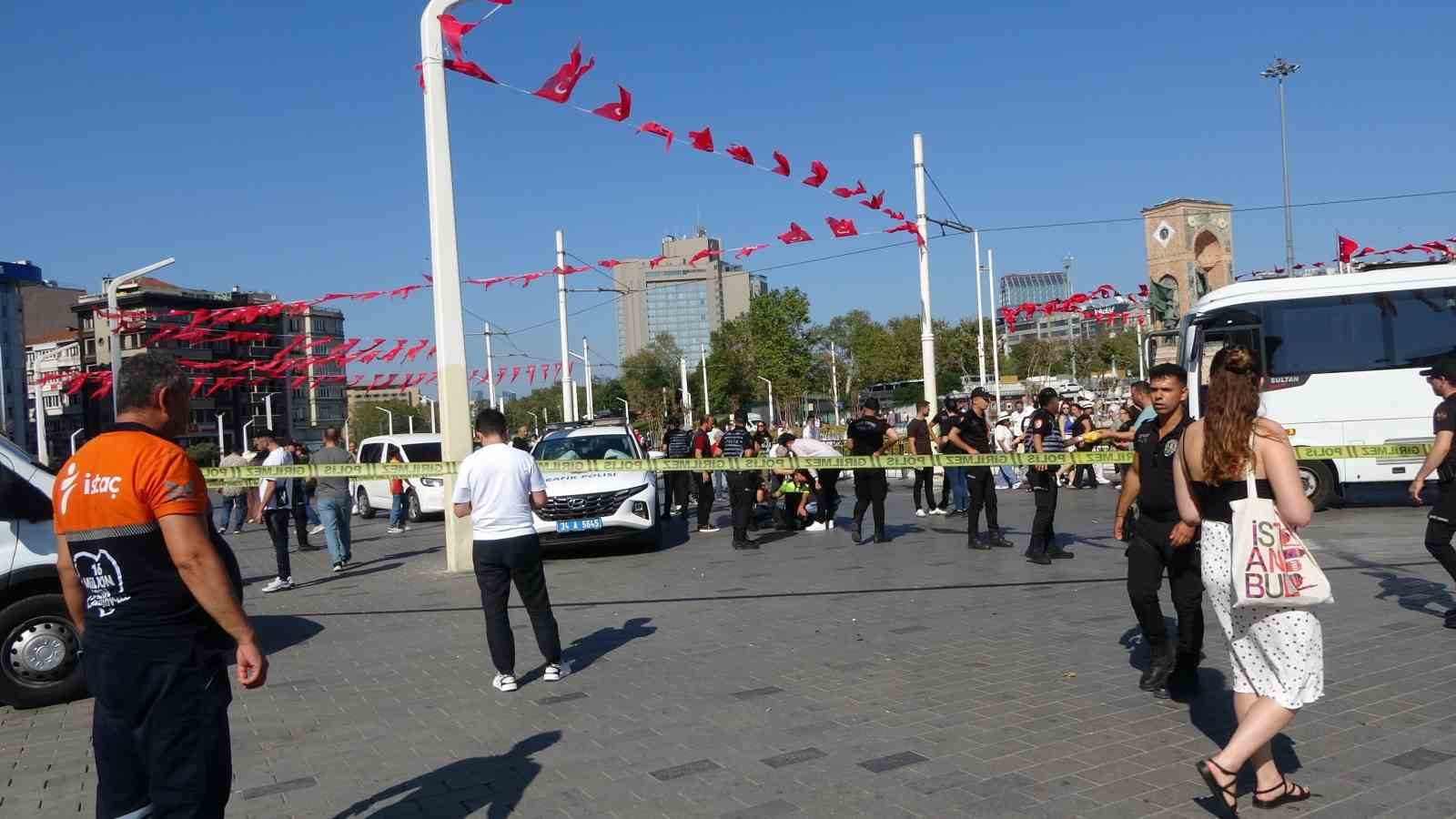 Taksim’de polis aracı kaza yaptı: 4 polis yaralı 