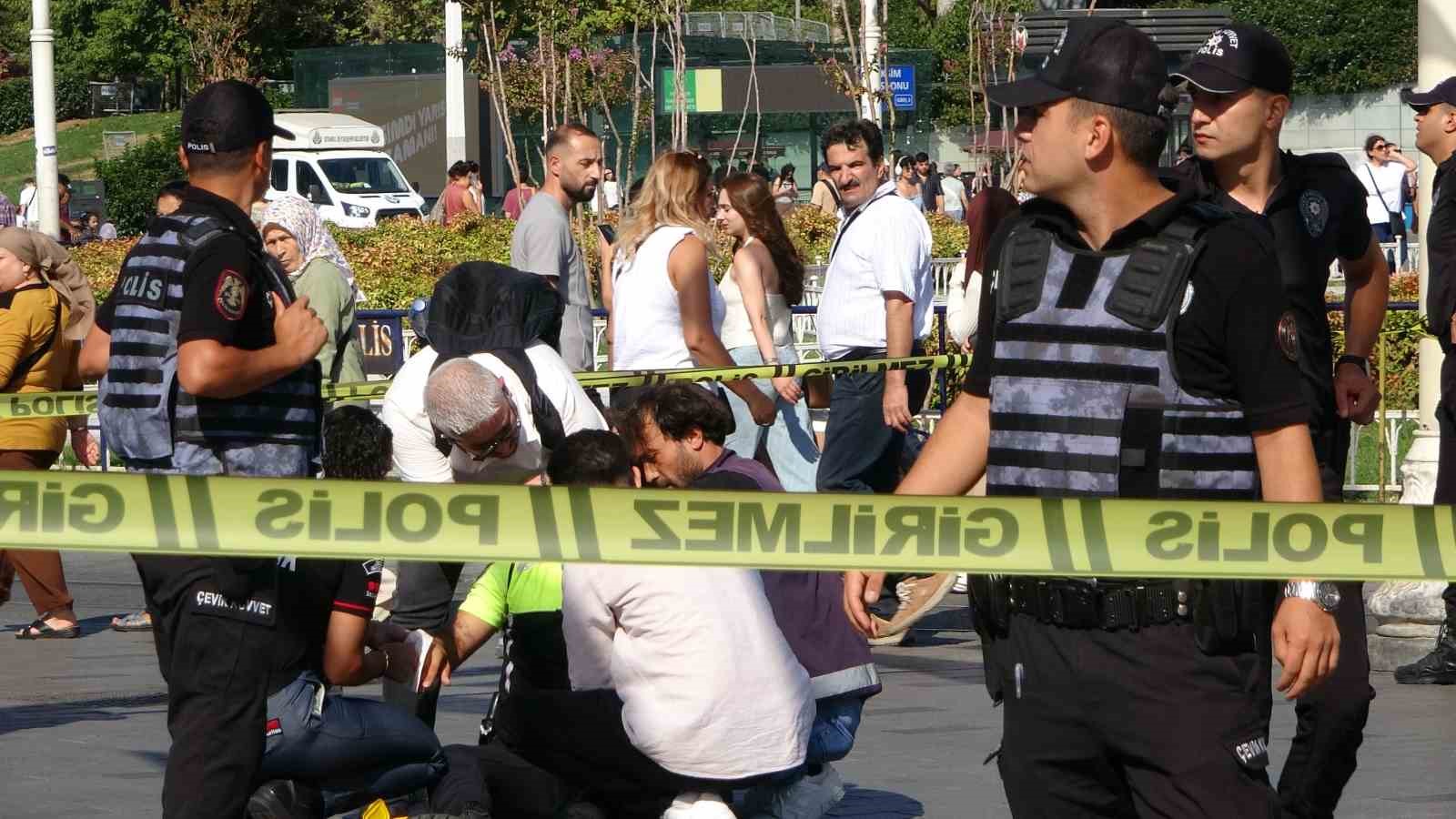 Taksim’de polis aracı kaza yaptı: 4 polis yaralı 
