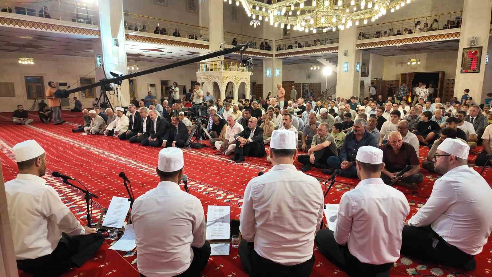 Mardin’de Mevlid Kandili’nde camiler doldu taştı 