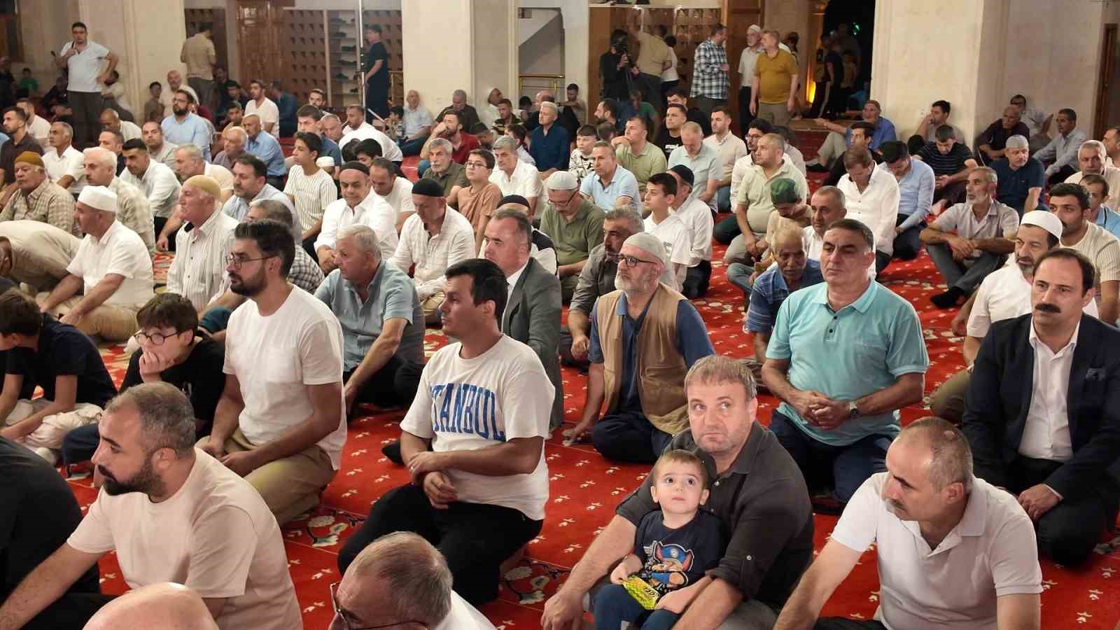 Mardin’de Mevlid Kandili’nde camiler doldu taştı 