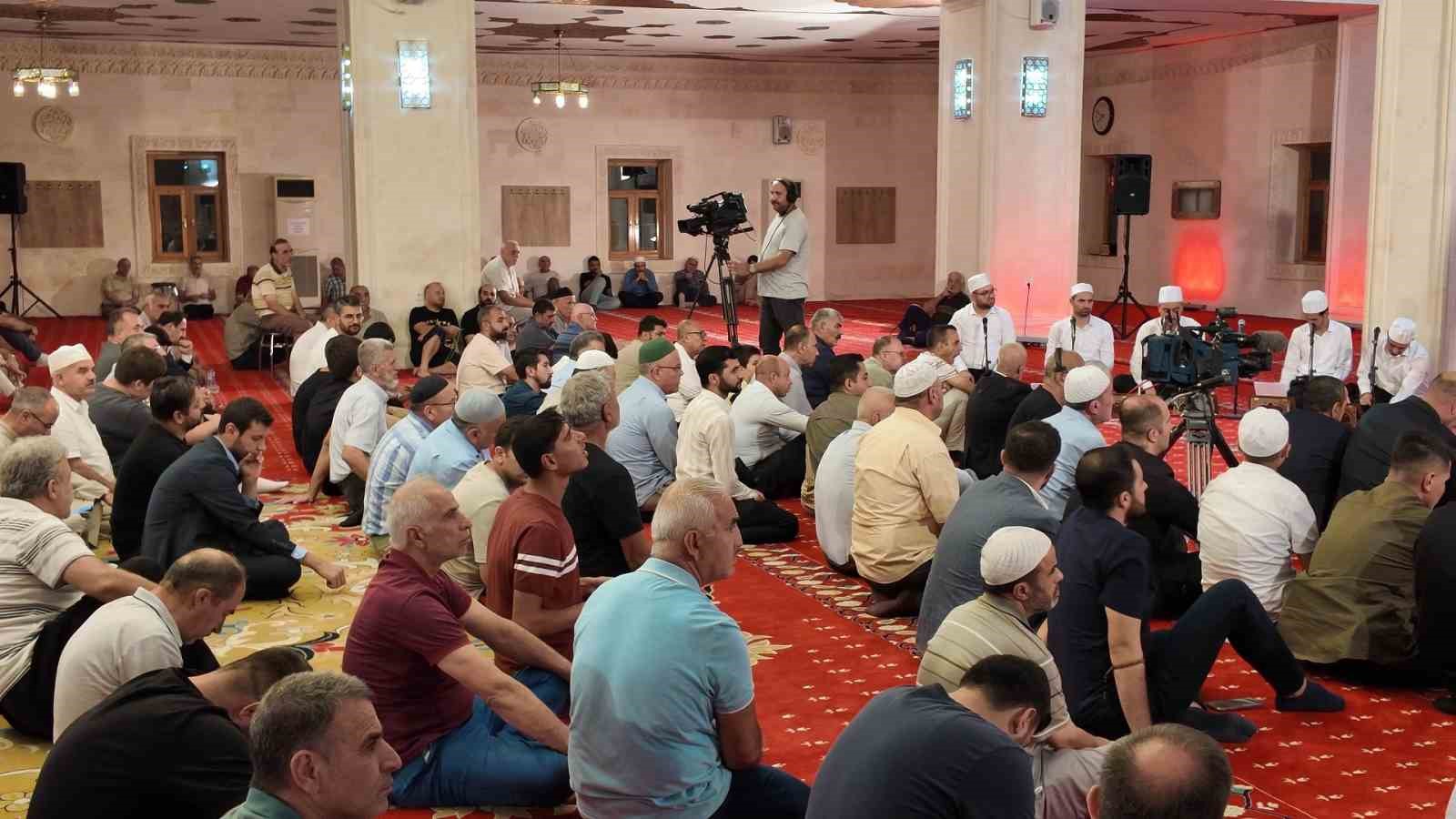 Mardin’de Mevlid Kandili’nde camiler doldu taştı 