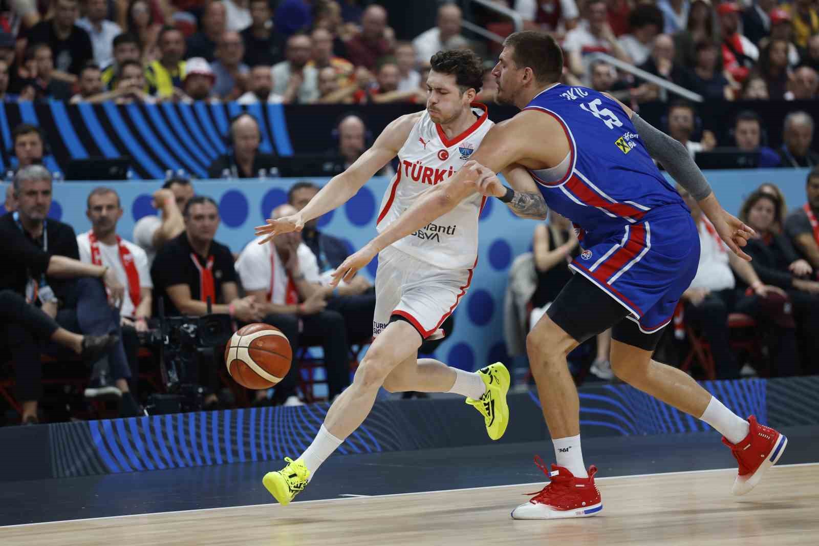 A Milli Erkek Basketbol Takımı grubu namağlup lider tamamladı 