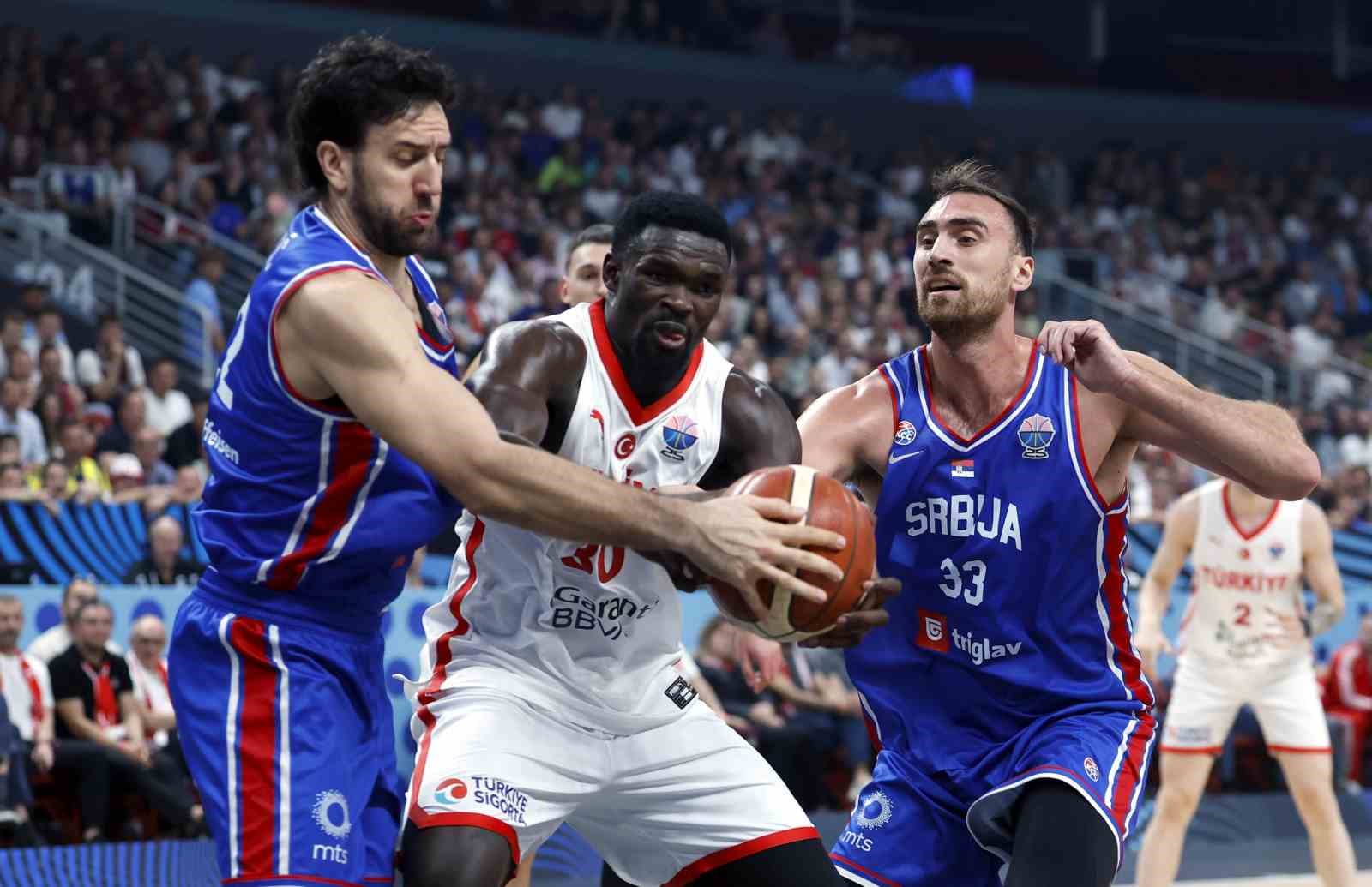 A Milli Erkek Basketbol Takımı grubu namağlup lider tamamladı 