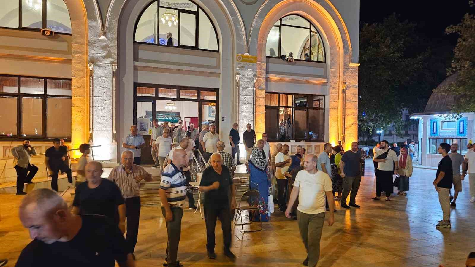 Bandırma’da Mevlid Kandili’nde camiler doldu taştı 