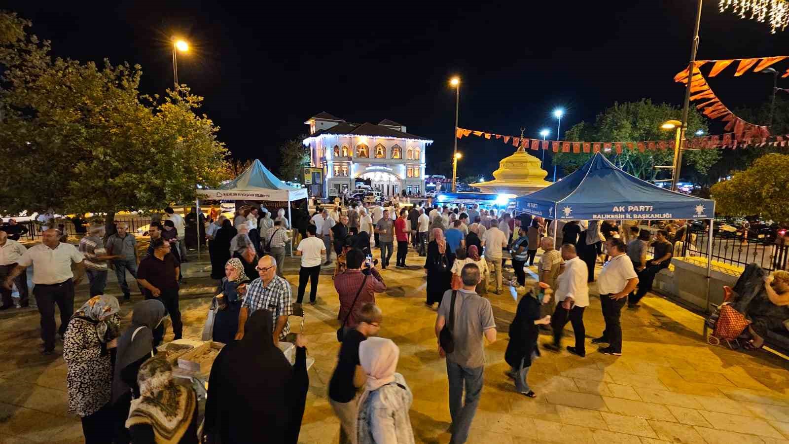 Bandırma’da Mevlid Kandili’nde camiler doldu taştı 